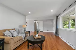 1037 N Harrison St, Algonquin, IL 60102 - Photo 5