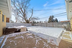 2418 W Martindale Dr, Westchester, IL 60154 - Photo 23