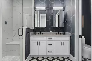 1767 W Rosehill Dr, Chicago, IL 60660 - Photo 25