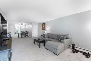 741 W Streamwood Blvd, Streamwood, IL 60107 - Photo 9