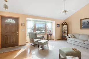 541 Blue Bonnet Ln, Woodstock, IL 60098 - Photo 3