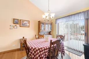 541 Blue Bonnet Ln, Woodstock, IL 60098 - Photo 7