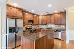 2904 W Belmont Ave, Chicago, IL 60618 - Photo 3