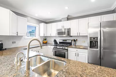 2415 N Janssen Avenue #D, Chicago, IL 60614 - Photo 11