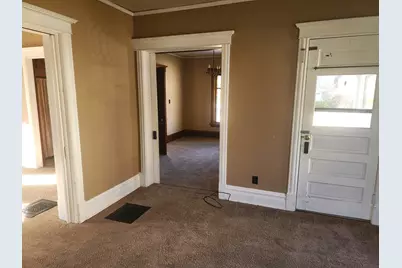 17 S McHenry Avenue, Crystal Lake, IL 60014 - Photo 5