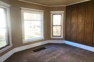 17 S McHenry Ave, Crystal Lake, IL 60014 - Photo 3