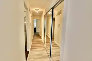 10 Old Oak Dr, Buffalo Grove, IL 60089 - Photo 5