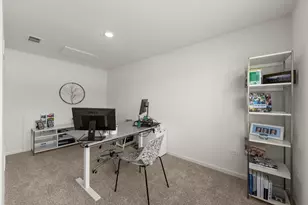 352 Bridgeview Ct, Saint Charles, IL 60174 - Photo 3