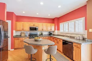 498 Capital Ln, Gurnee, IL 60031 - Photo 3