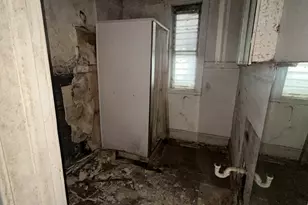 8752 S Exchange Ave, Chicago, IL 60617 - Photo 5