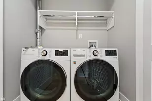 146 W Erie St, Chicago, IL 60654 - Photo 17