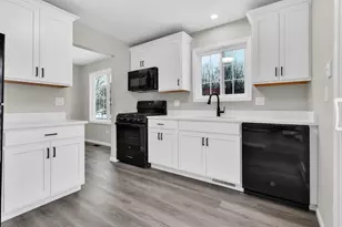 86 Silver Tree Cir, Cary, IL 60013 - Photo 13