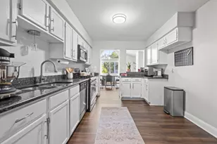 1152 Courtland Dr, Buffalo Grove, IL 60089 - Photo 7