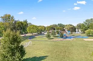 1152 Courtland Dr, Buffalo Grove, IL 60089 - Photo 37