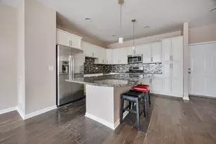 901 Times Square Dr, Aurora, IL 60504 - Photo 9