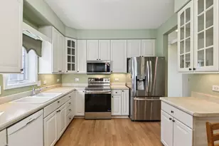 328 Legacy Ct, Grayslake, IL 60030 - Photo 9