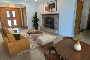 2032 W Laurel St, Freeport, IL 61032 - Photo 9