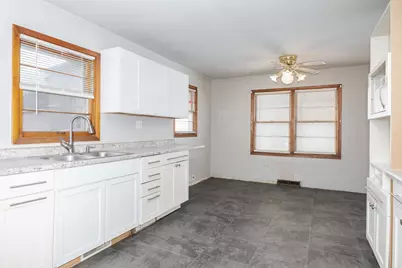 610 S Oak Street, Pontiac, IL 61764 - Photo 17