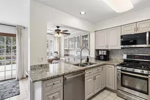 36143 N Springbrook Ln, Gurnee, IL 60031 - Photo 11