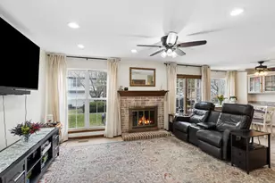 36143 N Springbrook Ln, Gurnee, IL 60031 - Photo 7