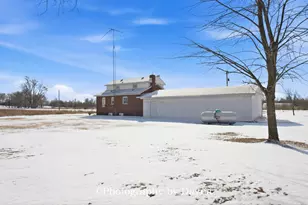 6045 E 2250S Rd, Saint Anne, IL 60964 - Photo 25