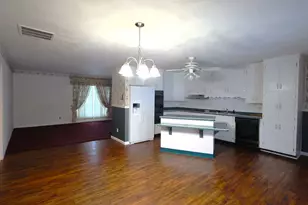 220 Bruce Ct, Centralia, IL 62801 - Photo 5