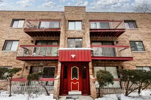 6550 N California Ave, Chicago, IL 60645 - Photo 1