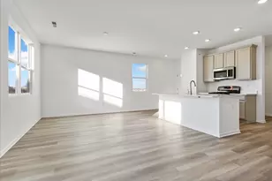 306 Kingsport Dr, South Elgin, IL 60177 - Photo 3