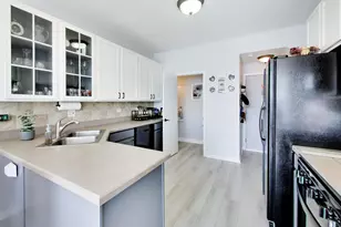 1961 Cobblestone Dr, Carpentersville, IL 60110 - Photo 7