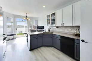 1961 Cobblestone Dr, Carpentersville, IL 60110 - Photo 9