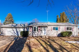 901 Garfield Dr, Rochelle, IL 61068 - Photo 1