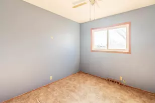 901 Garfield Dr, Rochelle, IL 61068 - Photo 7