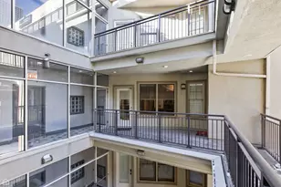 120 W Oak St, Chicago, IL 60610 - Photo 17