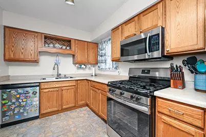 2347 Hawthorne Court, Bettendorf, IA 52722 - Photo 5