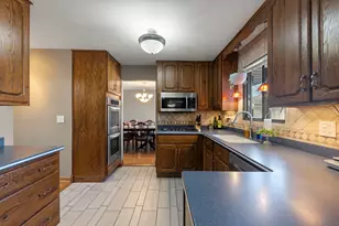 820 Sudbury Ct, Schaumburg, IL 60193 - Photo 11