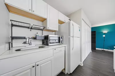 4343 N Clarendon Avenue #2210, Chicago, IL 60613 - Photo 7