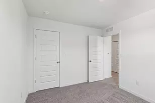 555 Yosemite Wy, Mundelein, IL 60060 - Photo 19