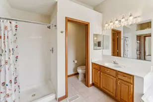 7 Crescent Ct, Streamwood, IL 60107 - Photo 15