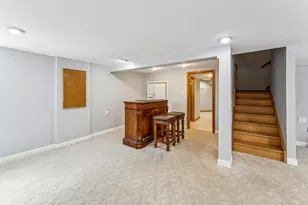 7 Crescent Ct, Streamwood, IL 60107 - Photo 25