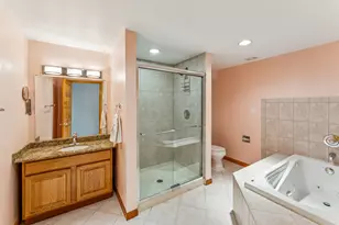 7 Crescent Ct, Streamwood, IL 60107 - Photo 27