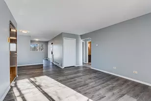 190 S Waters Edge Dr, Glendale Heights, IL 60139 - Photo 5