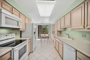 2000 Chestnut Ave, Glenview, IL 60025 - Photo 11