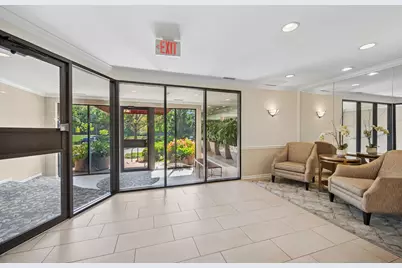 2000 Chestnut Avenue #103, Glenview, IL 60025 - Photo 3