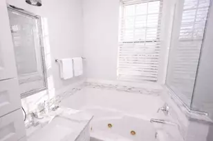 4452 S University Ave, Chicago, IL 60653 - Photo 9