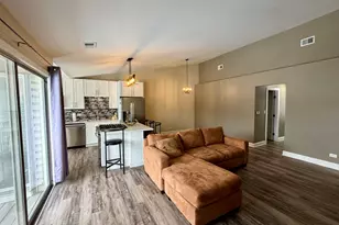 1744 Chesapeake Ln, Schaumburg, IL 60193 - Photo 3