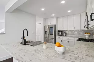 43 Oak Creek Ct, Burr Ridge, IL 60527 - Photo 13