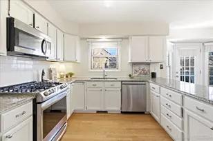 549 Bloomfield Cir, Geneva, IL 60134 - Photo 11