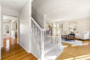 549 Bloomfield Cir, Geneva, IL 60134 - Photo 3