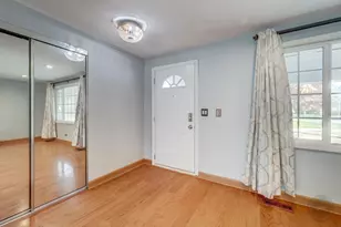 1601 Kingston Ln, Schaumburg, IL 60193 - Photo 5