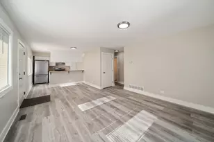 1424 Bear Flag Dr, Hanover Park, IL 60133 - Photo 9